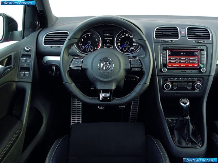 2010 Volkswagen Golf R - фотография 43 из 60