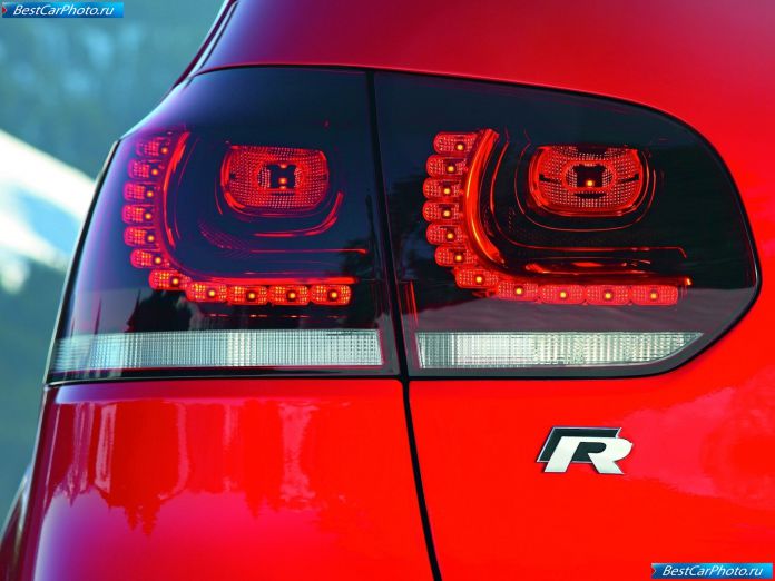 2010 Volkswagen Golf R - фотография 50 из 60