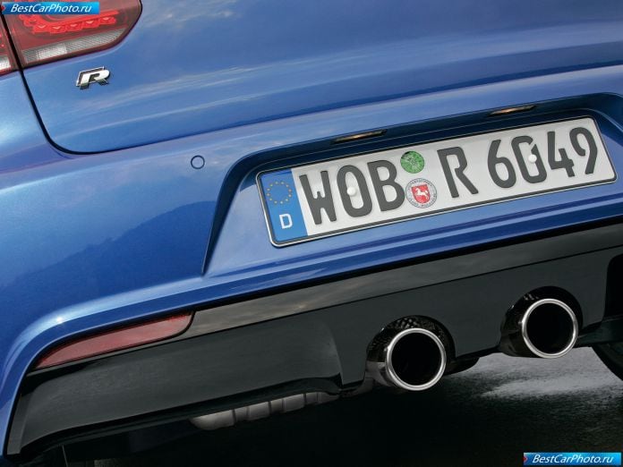 2010 Volkswagen Golf R - фотография 55 из 60