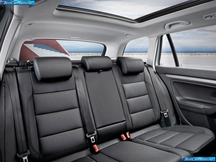 2010 Volkswagen Golf Variant - фотография 28 из 47