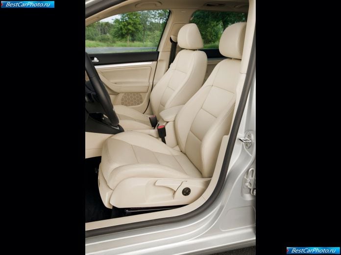 2010 Volkswagen Golf Variant - фотография 35 из 47