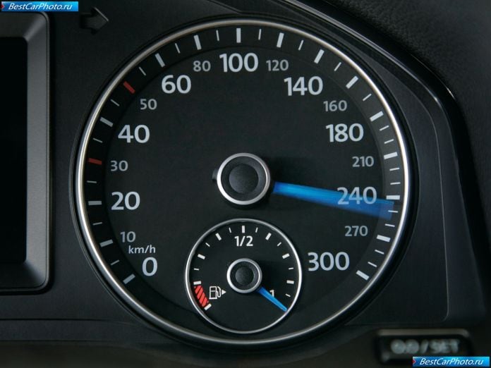 2010 Volkswagen Scirocco R - фотография 32 из 44