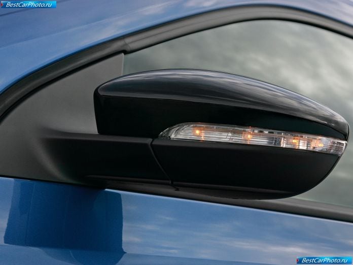 2010 Volkswagen Scirocco R - фотография 43 из 44