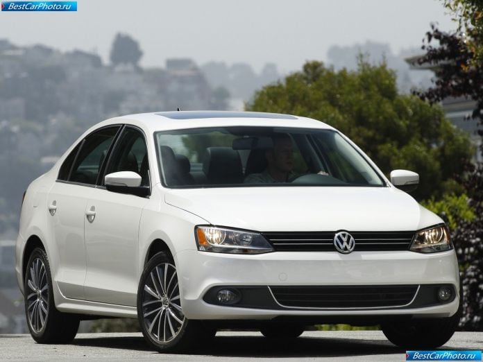 2011 Volkswagen Jetta - фотография 1 из 85