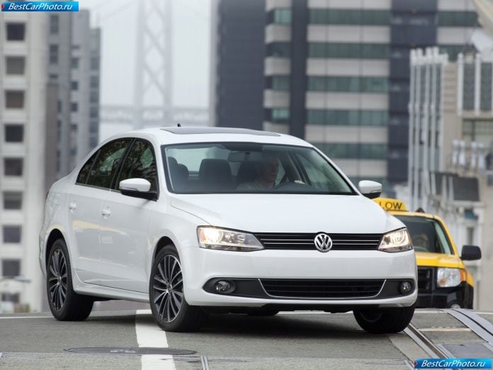 2011 Volkswagen Jetta - фотография 10 из 85