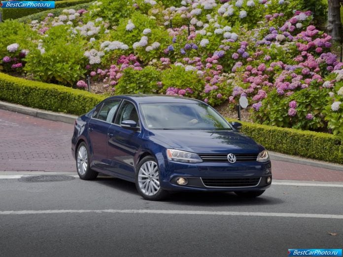 2011 Volkswagen Jetta - фотография 26 из 85