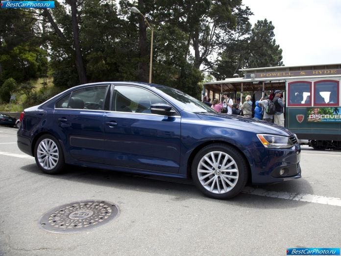 2011 Volkswagen Jetta - фотография 33 из 85