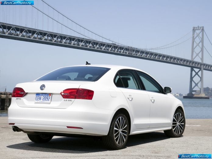 2011 Volkswagen Jetta - фотография 41 из 85