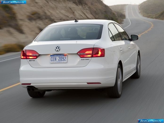 2011 Volkswagen Jetta - фотография 42 из 85
