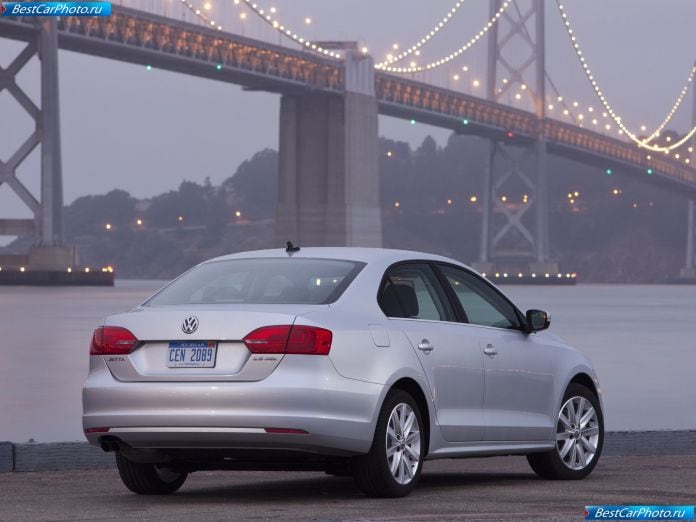 2011 Volkswagen Jetta - фотография 48 из 85