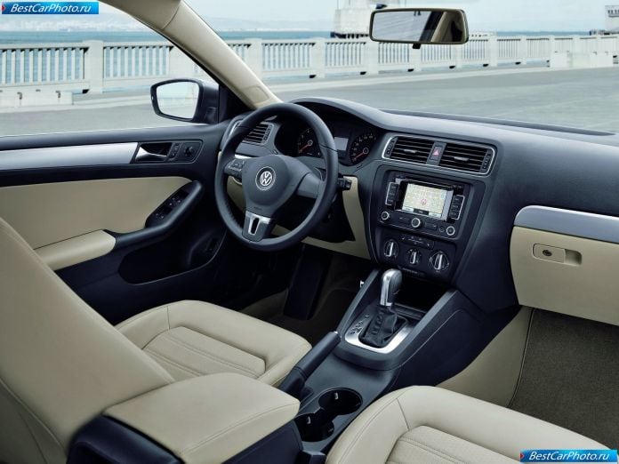 2011 Volkswagen Jetta - фотография 56 из 85