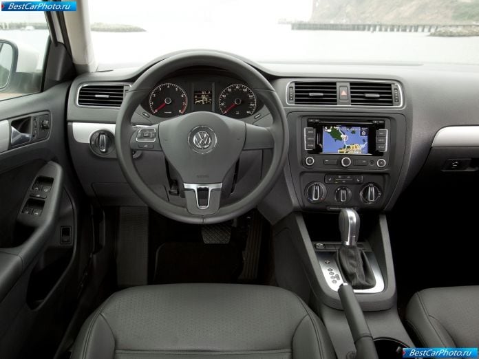 2011 Volkswagen Jetta - фотография 60 из 85