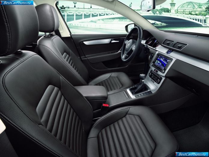 2011 Volkswagen Passat - фотография 23 из 35