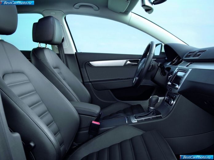 2011 Volkswagen Passat - фотография 24 из 35