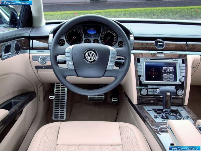 2011 Volkswagen Phaeton - фотография 37 из 47