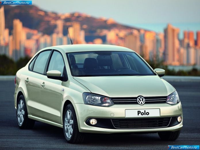 2011 Volkswagen Polo Saloon - фотография 1 из 4