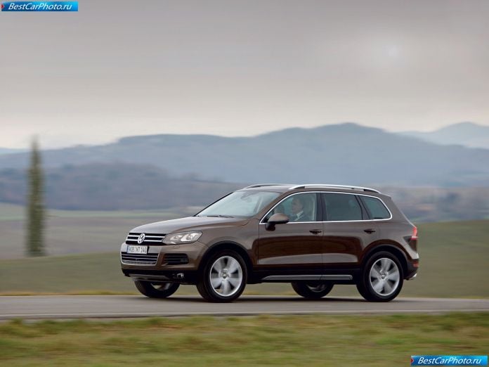 2011 Volkswagen Touareg - фотография 10 из 113