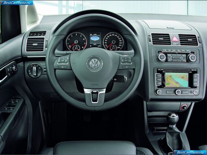 2011 Volkswagen Touran - фотография 21 из 35 2011 Volkswagen Touran - фотография 21 из 35