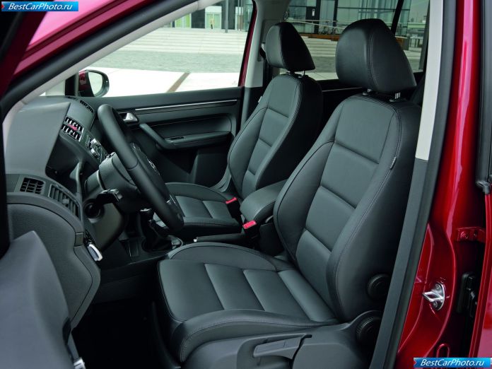 2011 Volkswagen Touran - фотография 23 из 35 2011 Volkswagen Touran - фотография 23 из 35
