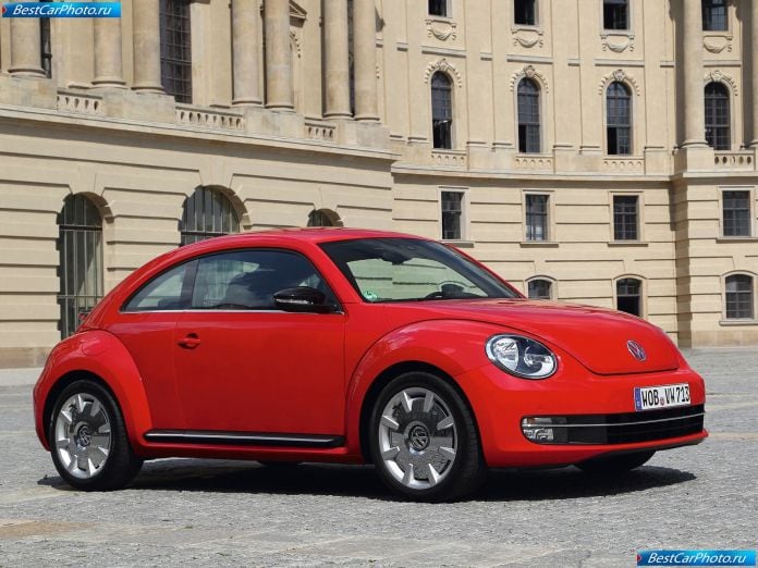 2012 Volkswagen Beetle - фотография 2 из 84