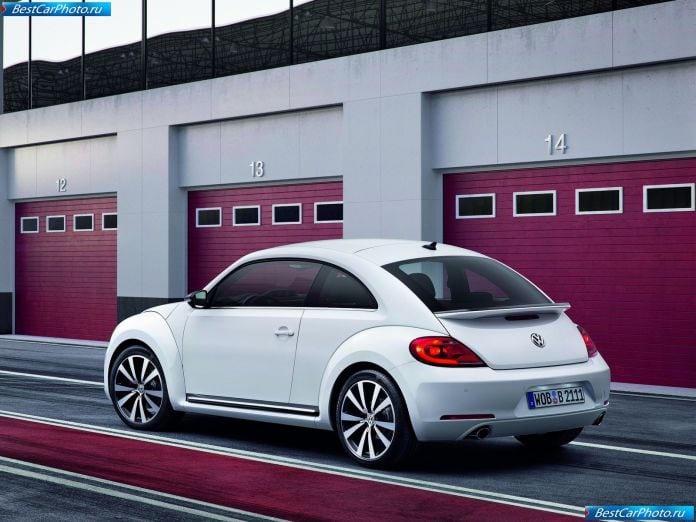 2012 Volkswagen Beetle - фотография 31 из 84
