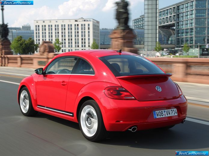 2012 Volkswagen Beetle - фотография 39 из 84