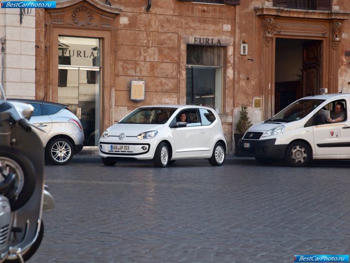 2013 Volkswagen Up - фотография 35 из 87