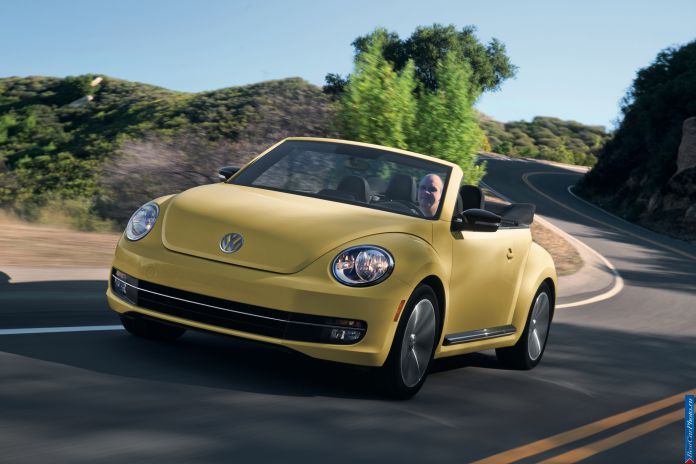 2013 Volkswagen Beetle Convertible - фотография 1 из 42