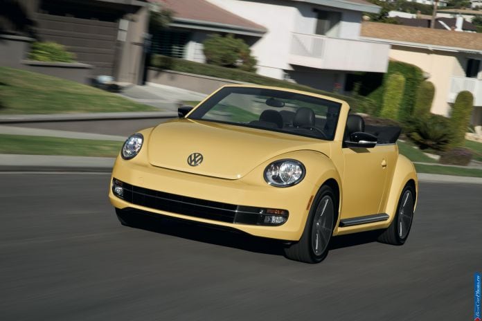 2013 Volkswagen Beetle Convertible - фотография 3 из 42