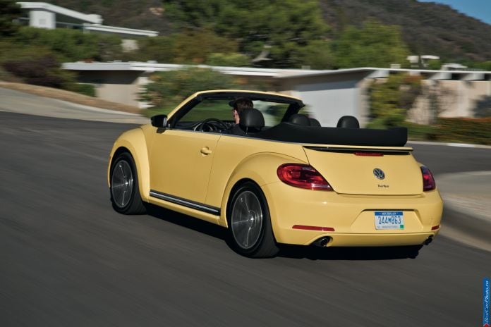 2013 Volkswagen Beetle Convertible - фотография 4 из 42