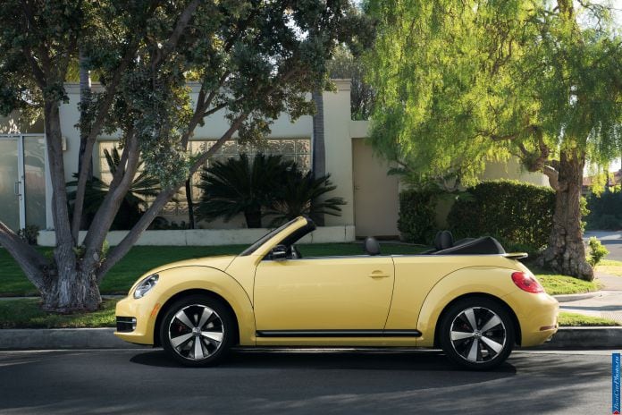 2013 Volkswagen Beetle Convertible - фотография 7 из 42