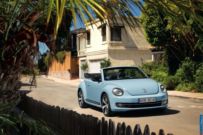 2013 Volkswagen Beetle Convertible - фотография 8 из 42 2013 Volkswagen Beetle Convertible - фотография 8 из 42