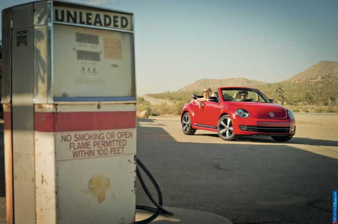 2013 Volkswagen Beetle Convertible - фотография 24 из 42