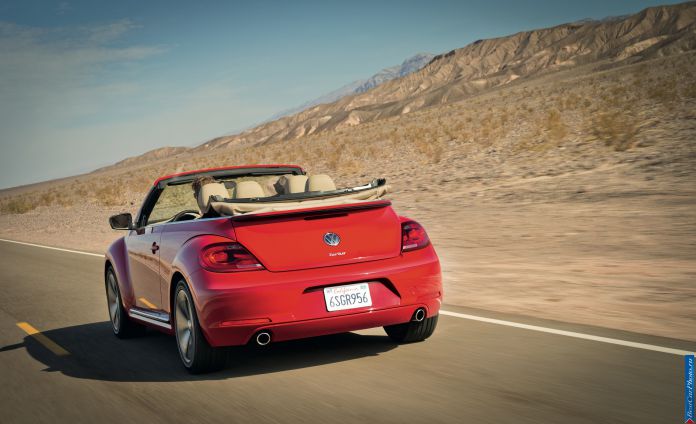 2013 Volkswagen Beetle Convertible - фотография 25 из 42 2013 Volkswagen Beetle Convertible - фотография 25 из 42
