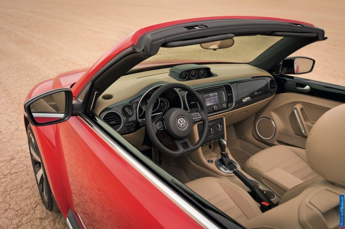 2013 Volkswagen Beetle Convertible - фотография 34 из 42