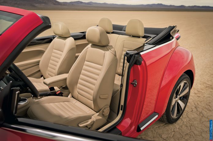 2013 Volkswagen Beetle Convertible - фотография 36 из 42
