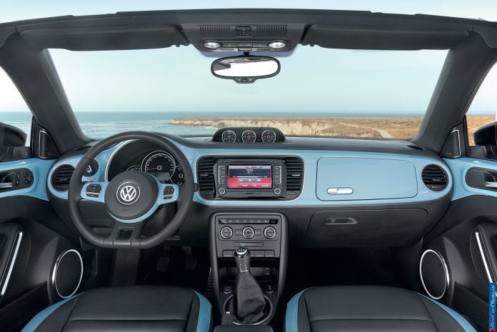 2013 Volkswagen Beetle Convertible - фотография 38 из 42