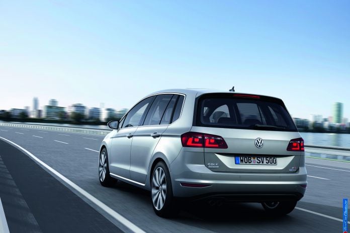 2013 Volkswagen Golf Sportsvan Concept - фотография 3 из 17