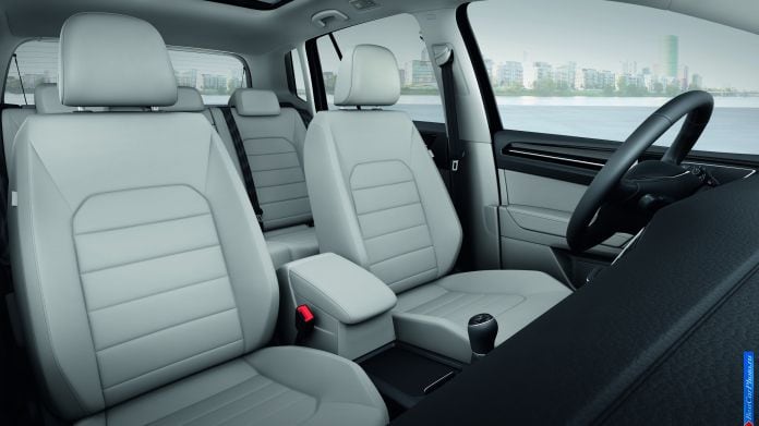 2013 Volkswagen Golf Sportsvan Concept - фотография 9 из 17