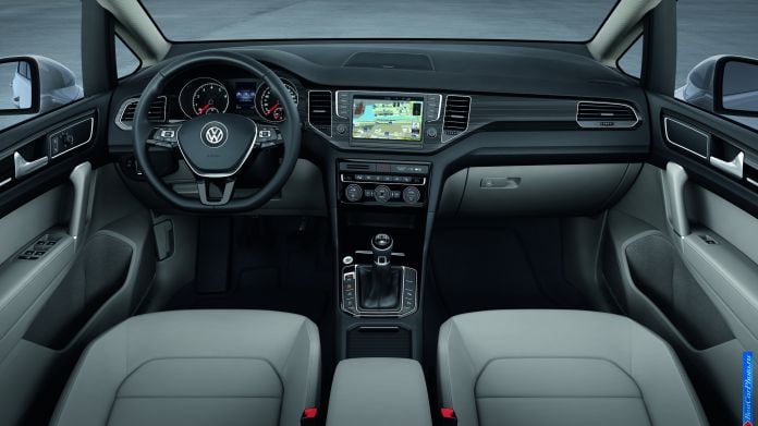 2013 Volkswagen Golf Sportsvan Concept - фотография 11 из 17