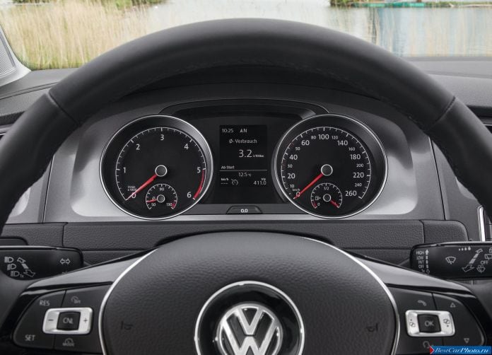 2014 Volkswagen Golf TDI bluemotion - фотография 15 из 19