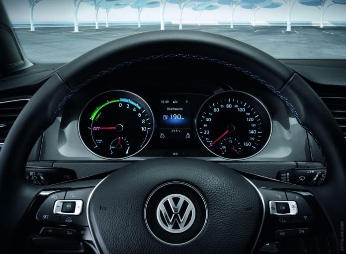 2014 Volkswagen e-Golf - фотография 15 из 16