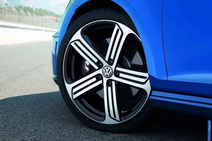 2014 Volkswagen Golf R - фотография 18 из 26