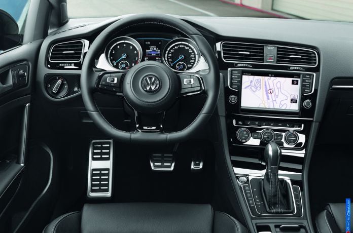 2014 Volkswagen Golf R - фотография 24 из 26