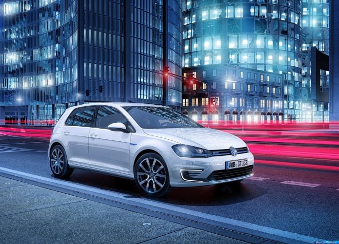 2015 Volkswagen Golf GTE - фотография 2 из 10