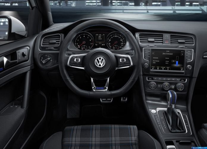 2015 Volkswagen Golf GTE - фотография 9 из 10