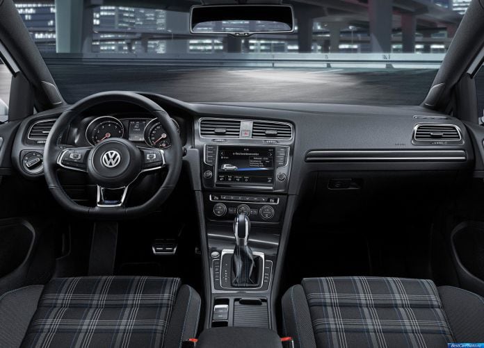 2015 Volkswagen Golf GTE - фотография 10 из 10