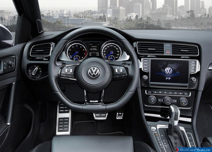 2015 Volkswagen Golf R Variant - фотография 13 из 21