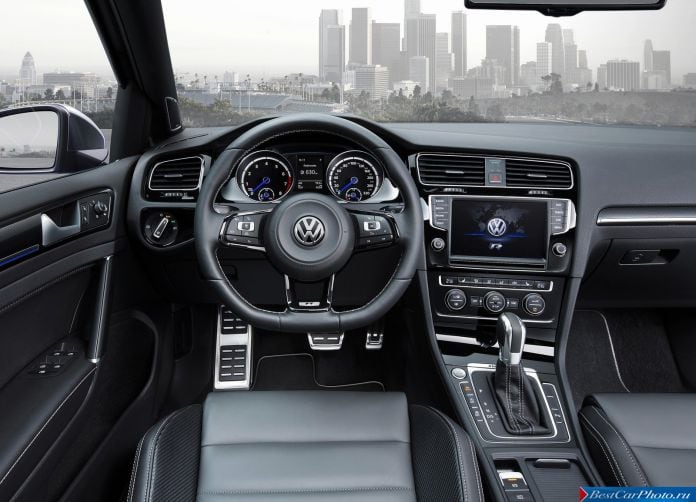 2015 Volkswagen Golf R Variant - фотография 14 из 21
