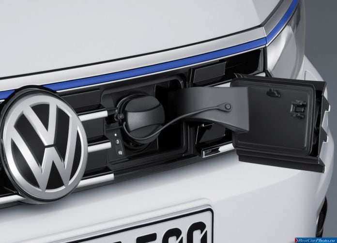 2015 Volkswagen Passat GTE - фотография 11 из 15 2015 Volkswagen Passat GTE - фотография 11 из 15